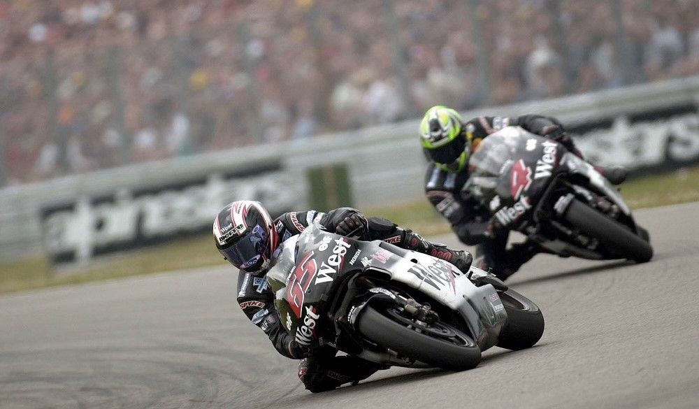 Loris Capirossi encabeza la lista de pilotos más jóvenes en ganar un título . Fuente Gold & Goose