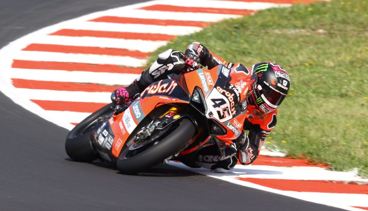 Tras liderar casi toda la carrera Scott Redding ha perdido por 40 milésimas Tras liderar casi toda la carrera Scott Redding ha perdido por 40 milésimas