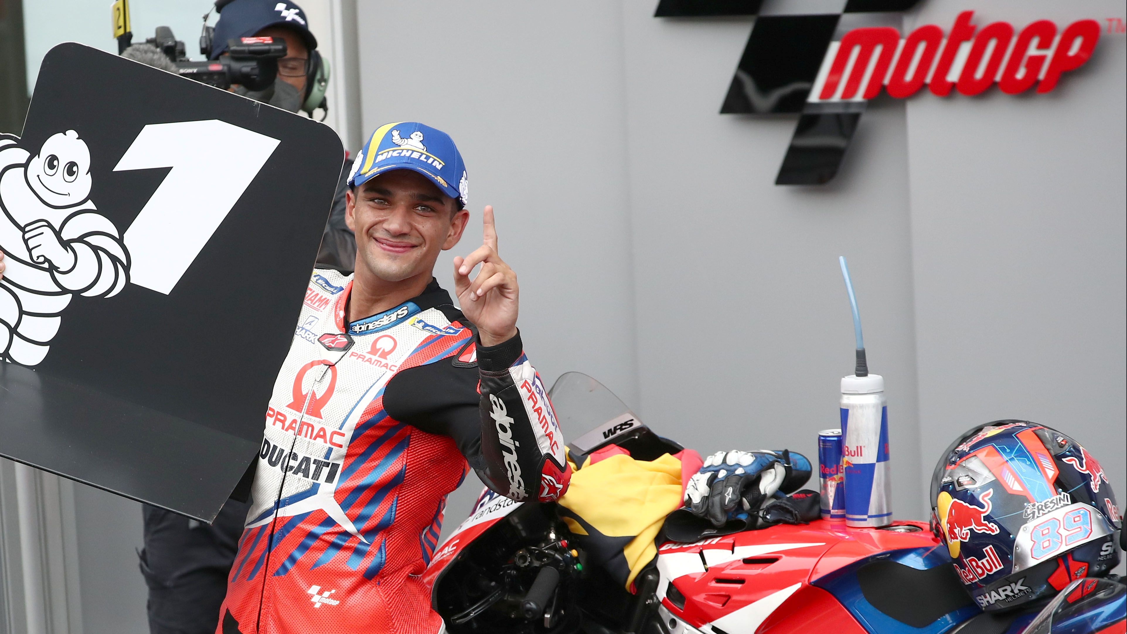 Jorge Martín festeja su victoria en la carrera de MotoGP en Estiria