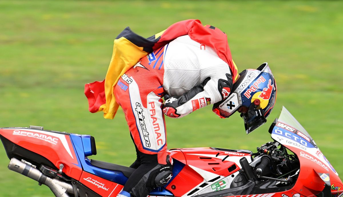 Jorge Martín festeja su primera victoria en MotoGP Jorge Martín festeja su primera victoria en MotoGP