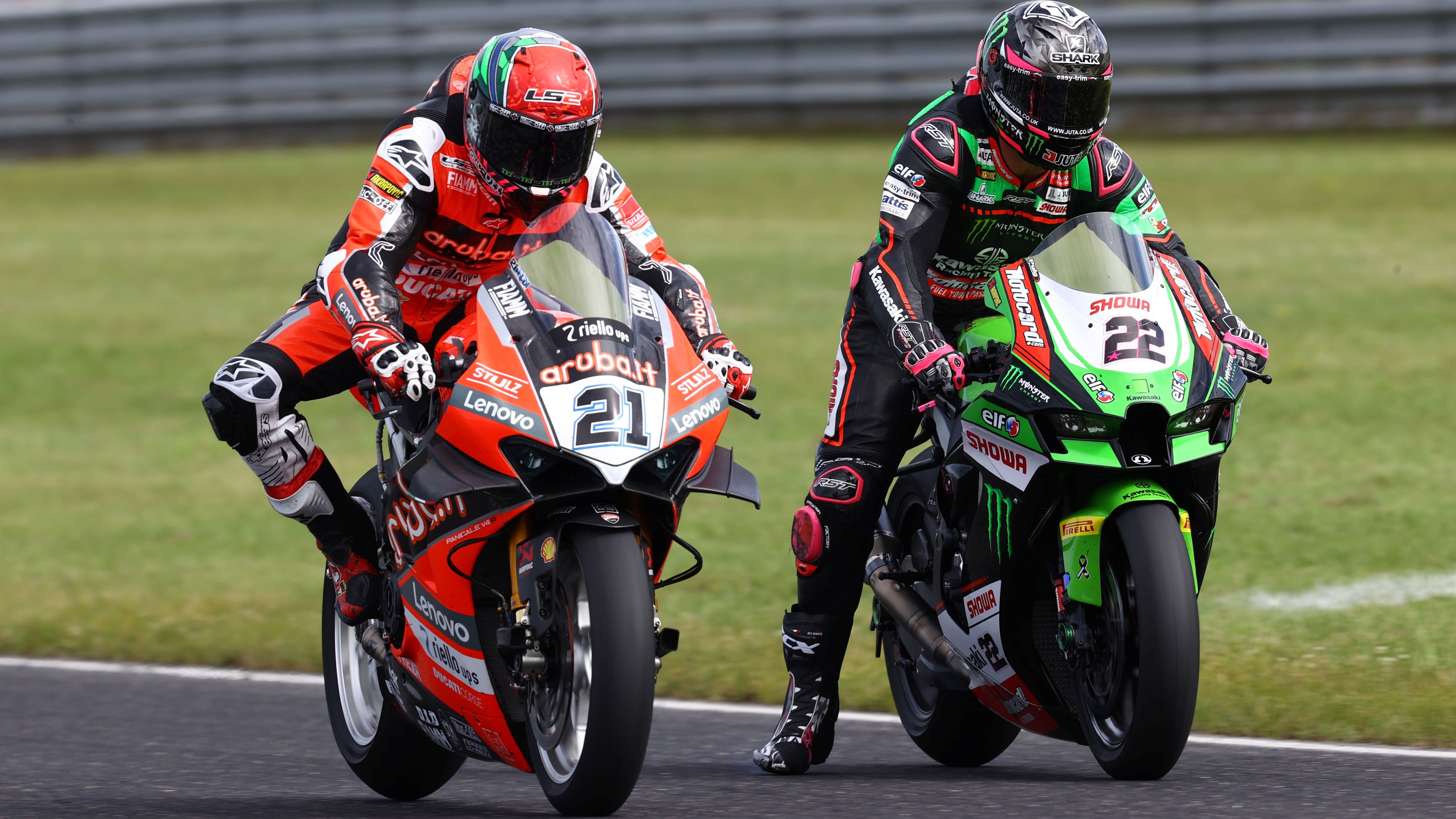 Michael Rinaldi apura la frenada para superar a Alex Lowes