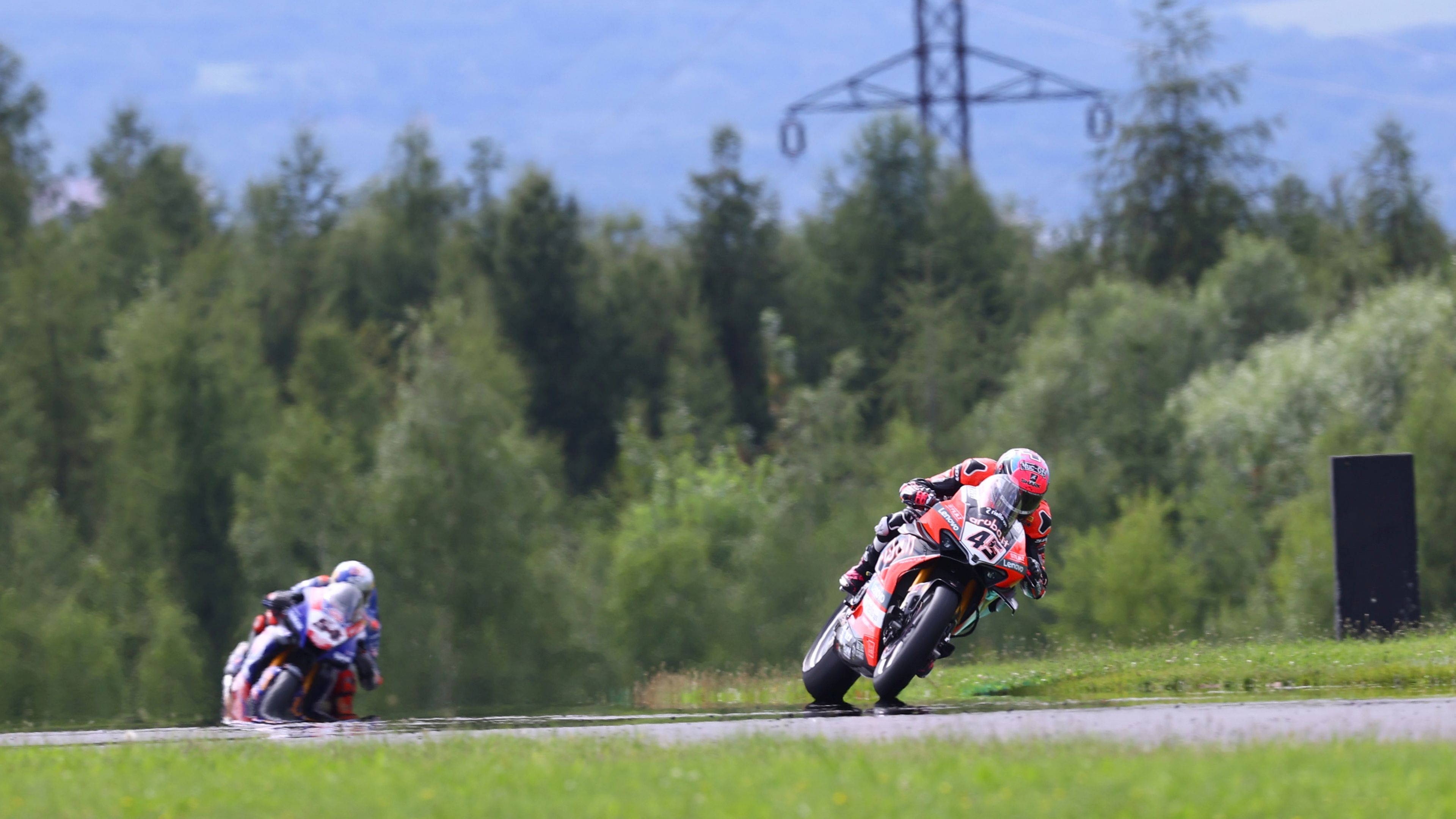 Scott Redding pone tierra de por medio con Toprak Razgatlioglu