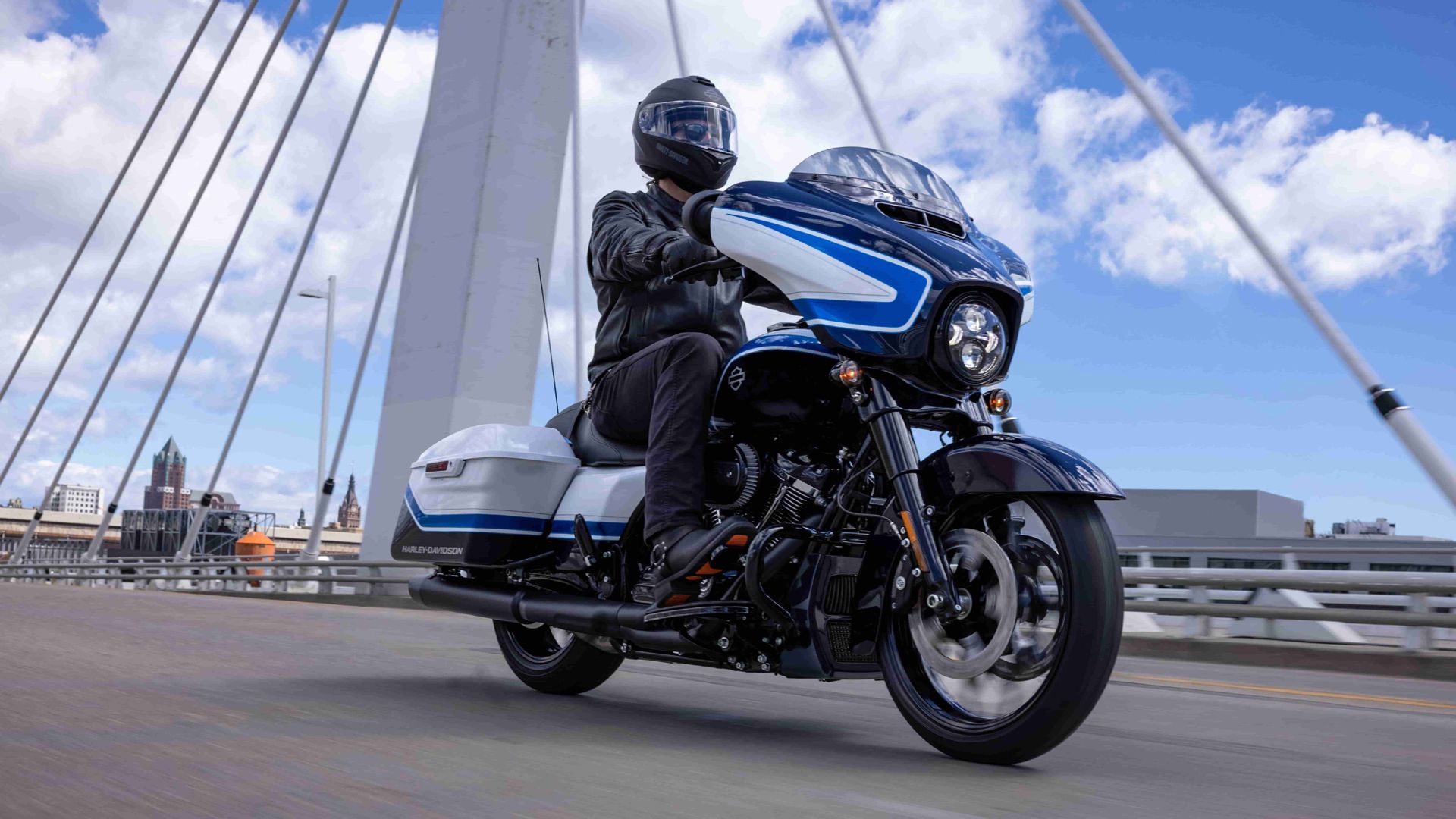 Harley Davidson Street Glide Special Artic Blast 01