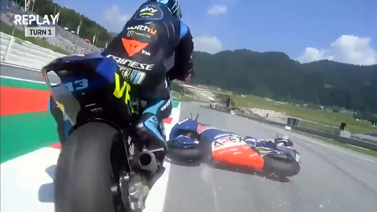 caida moto2 beaubier austria 1