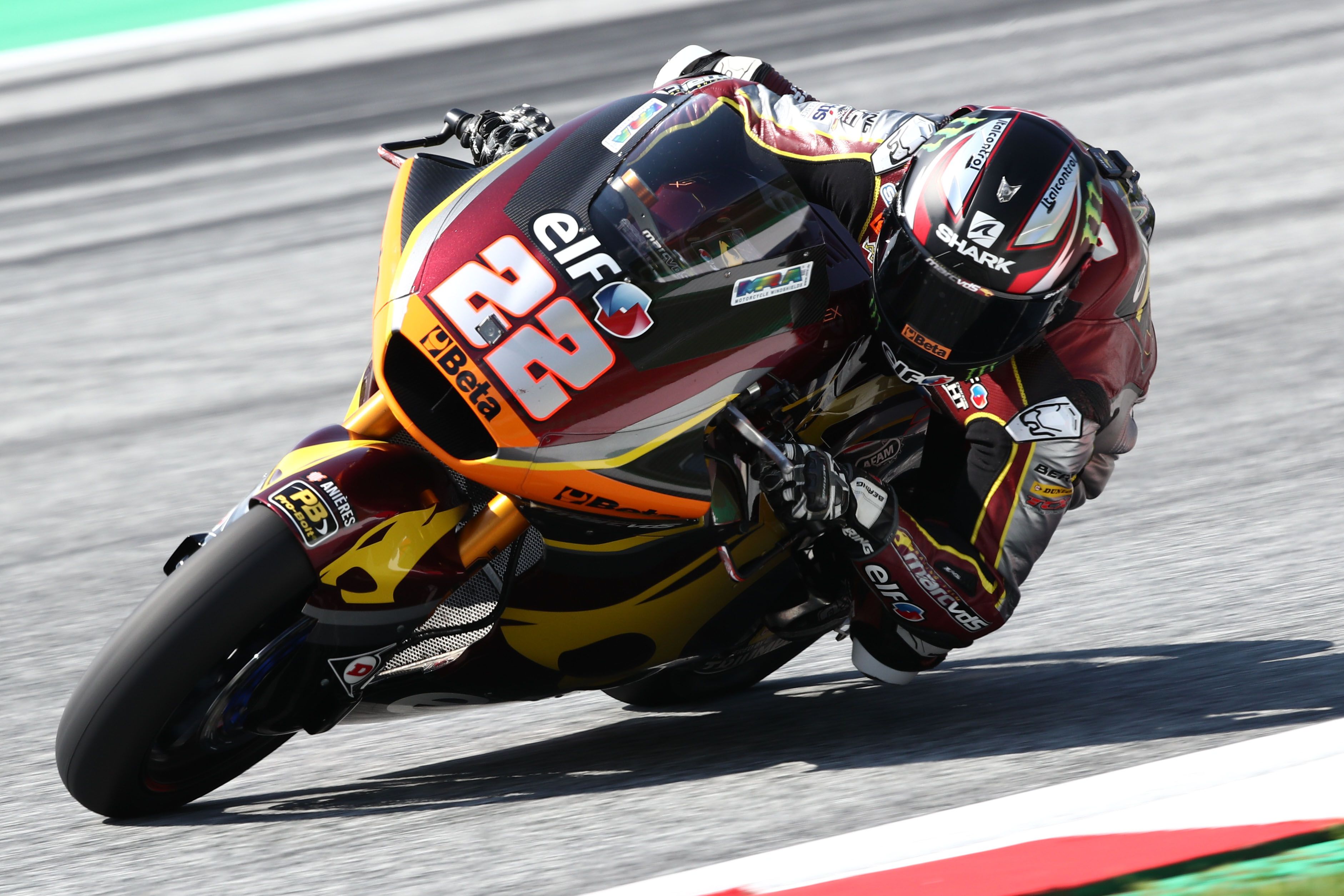 Pole de Sam Lowes y reacción final de Raúl Fernández