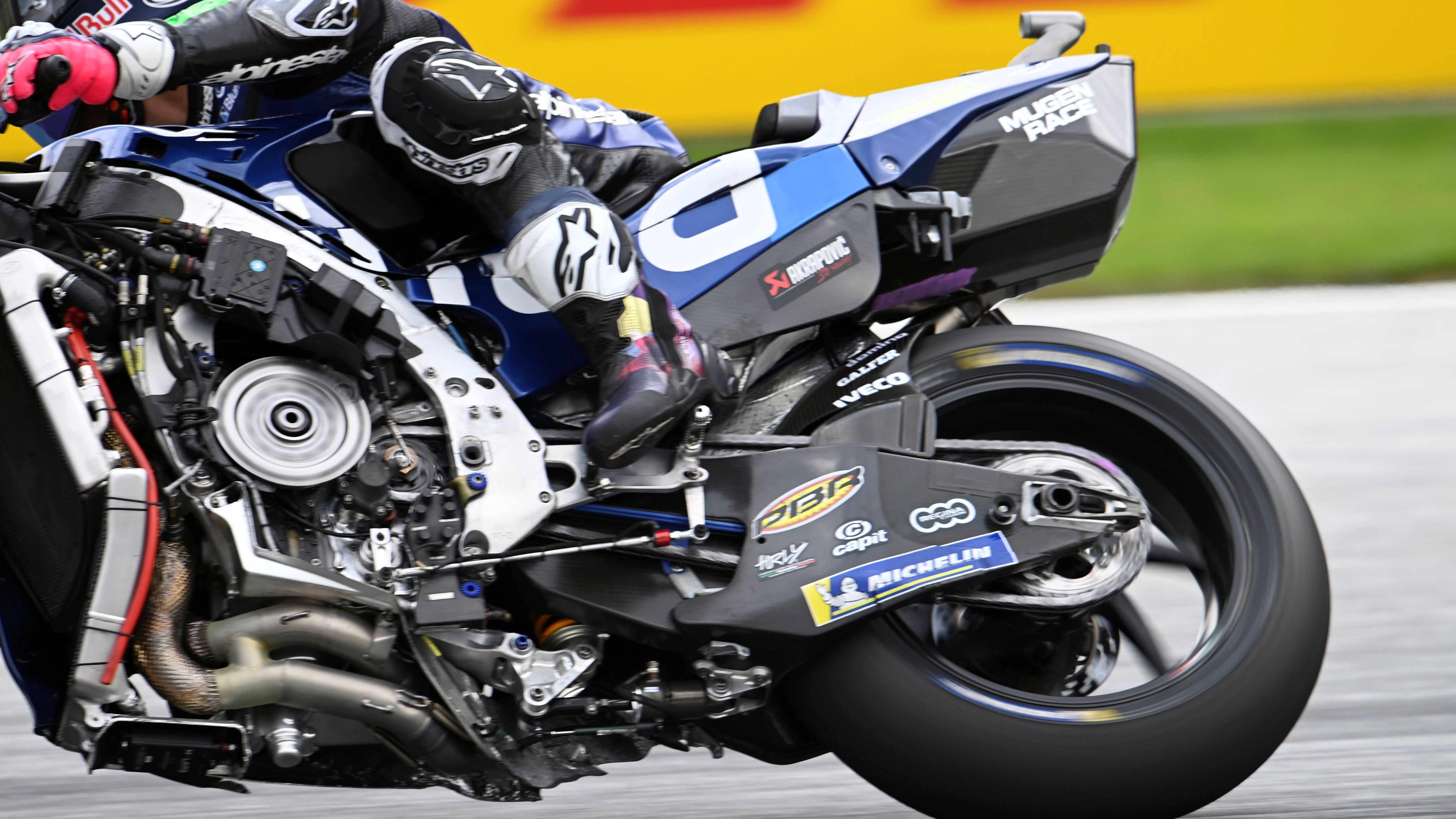La Desmosedici de Enea Bastianini quedó convertida en una naked