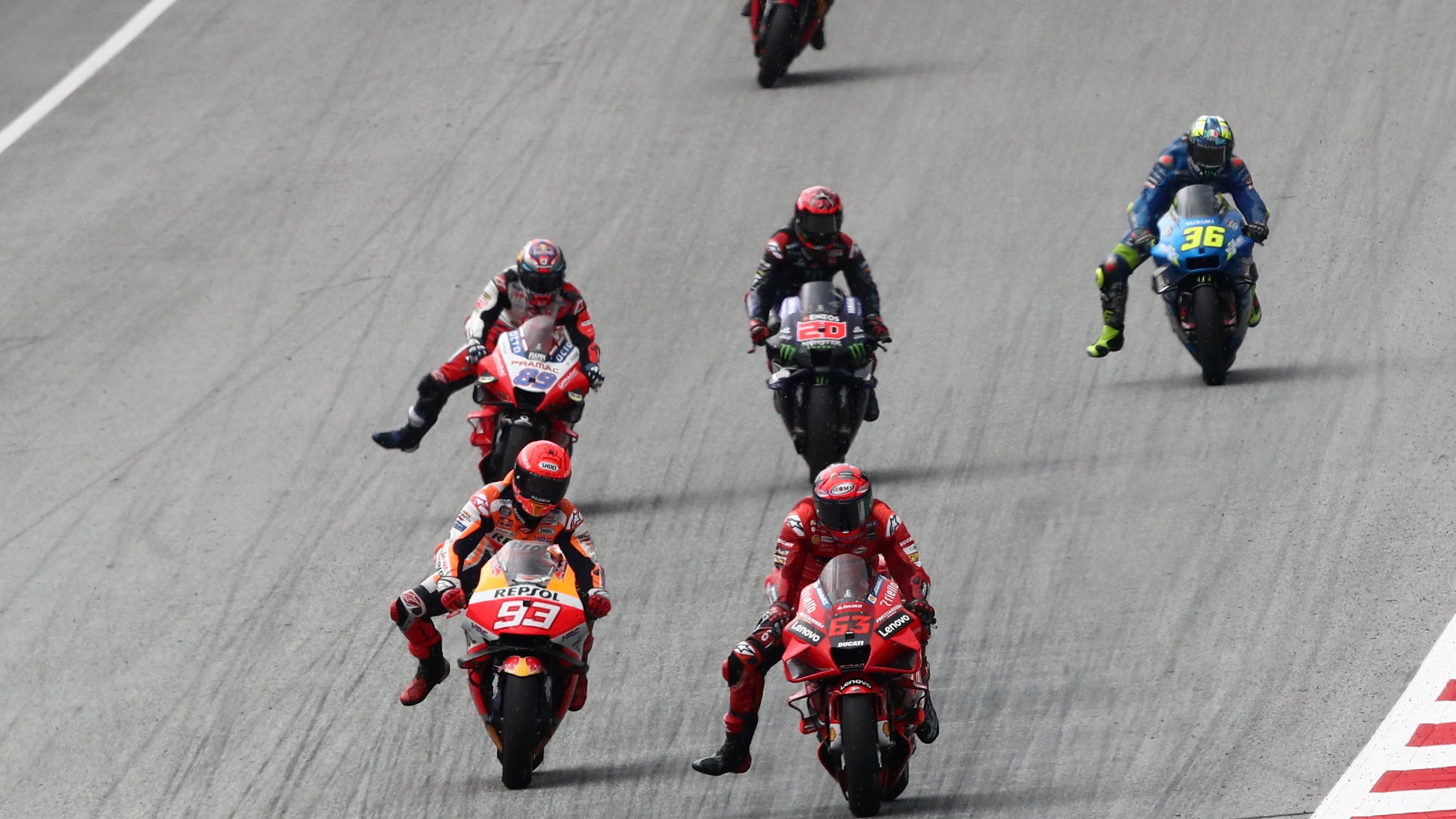 Pecco Bagnaia y Marc Márquez seguidos por Jorge Martín, Fabio Quartararo y Joan Mir en Austria