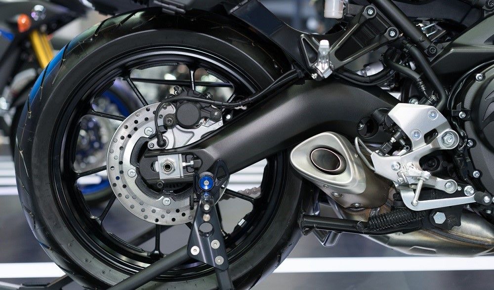 El basculante de la moto es clave en su funcionamiento. Fuente: iStock/Sushiman