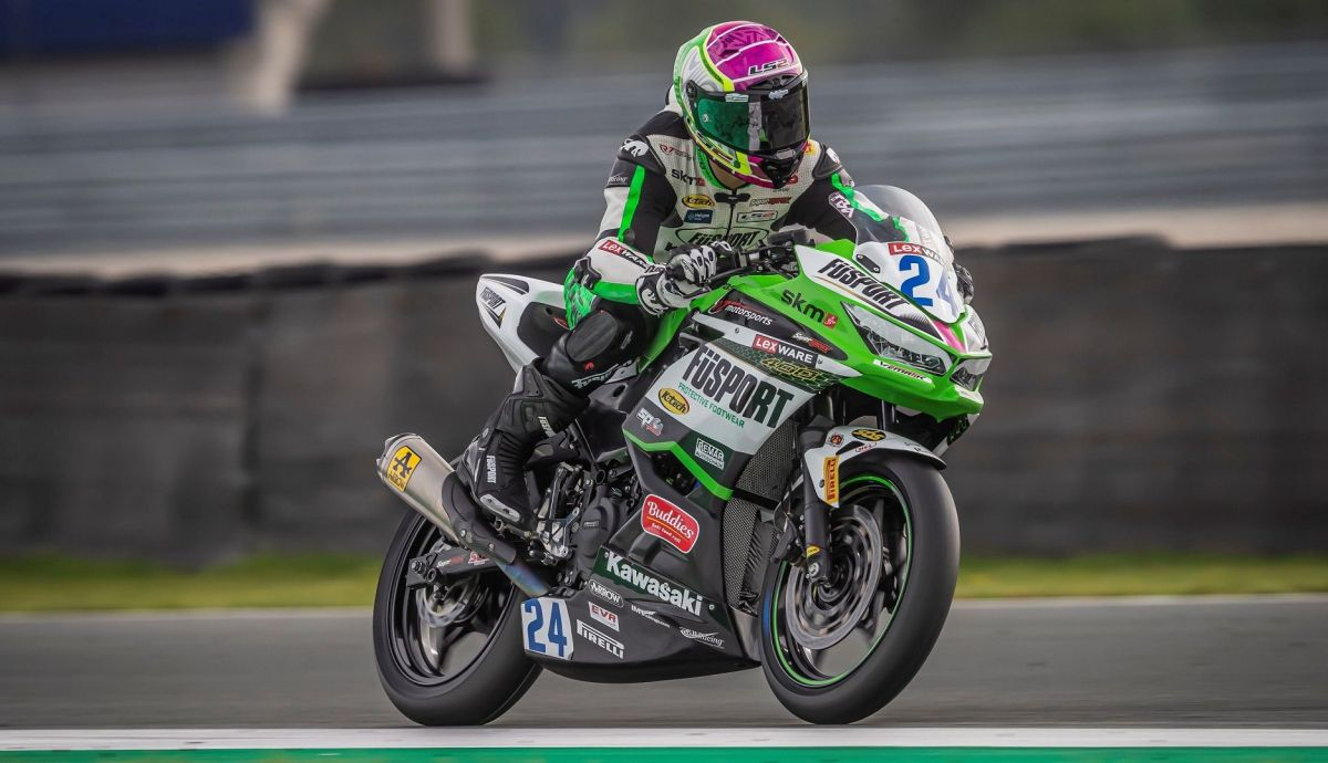 Tom Booth Amos corrió como invitado y ganó las dos carreras Tom Booth Amos corrió como invitado y ganó las dos carreras