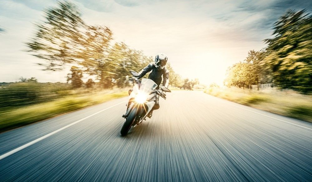 Hay todo tipo de motos para el carnet A2. Fuente: iStock/PPAMPicture