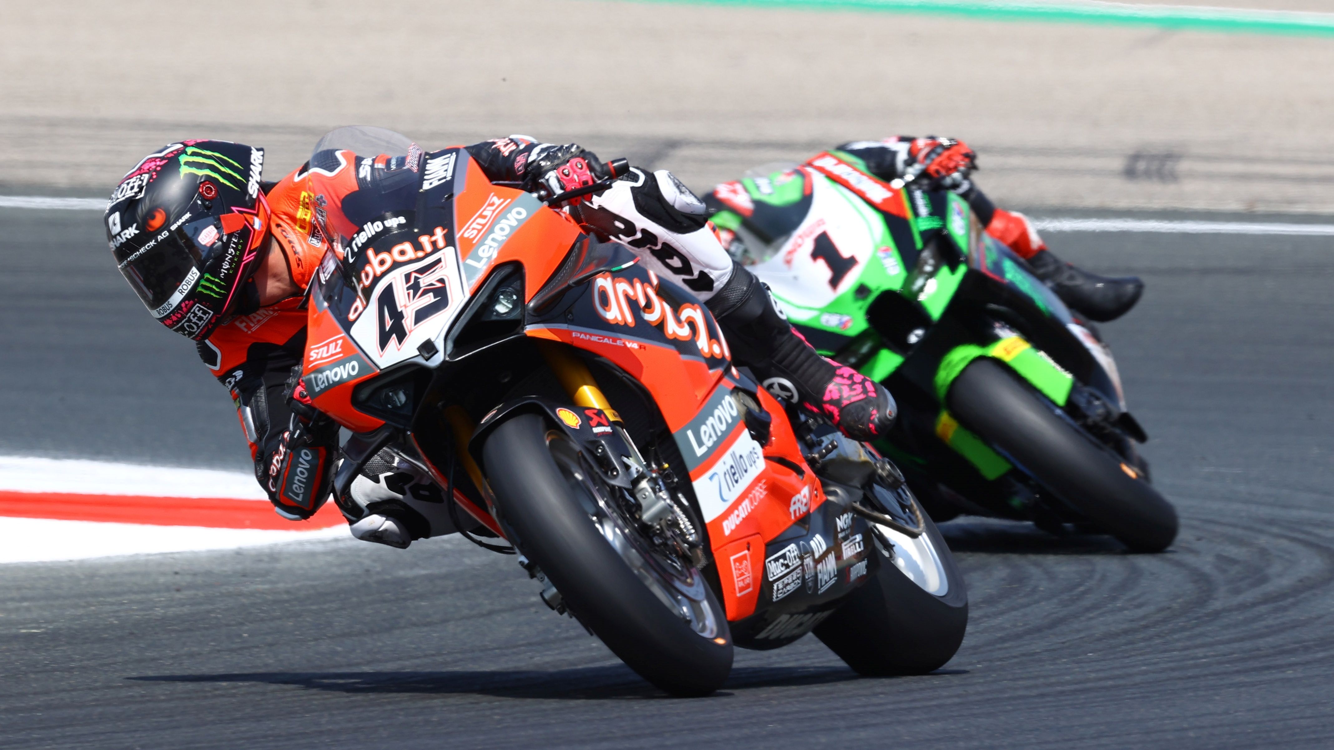 Scott Redding se ha impuesto a Jonathan Rea en Navarra