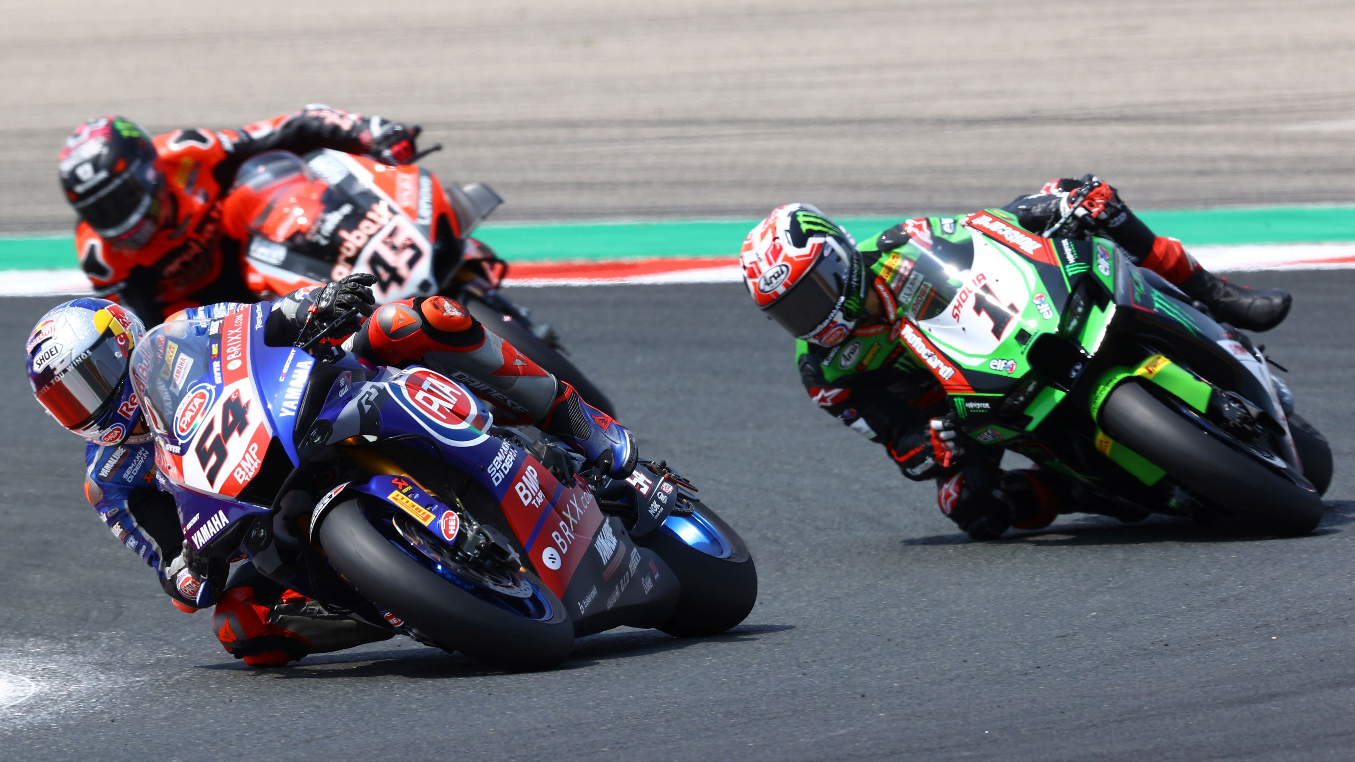 Toprak Razgatlioglu coge el liderato de Superbike en Navarra ante Jonathan Rea