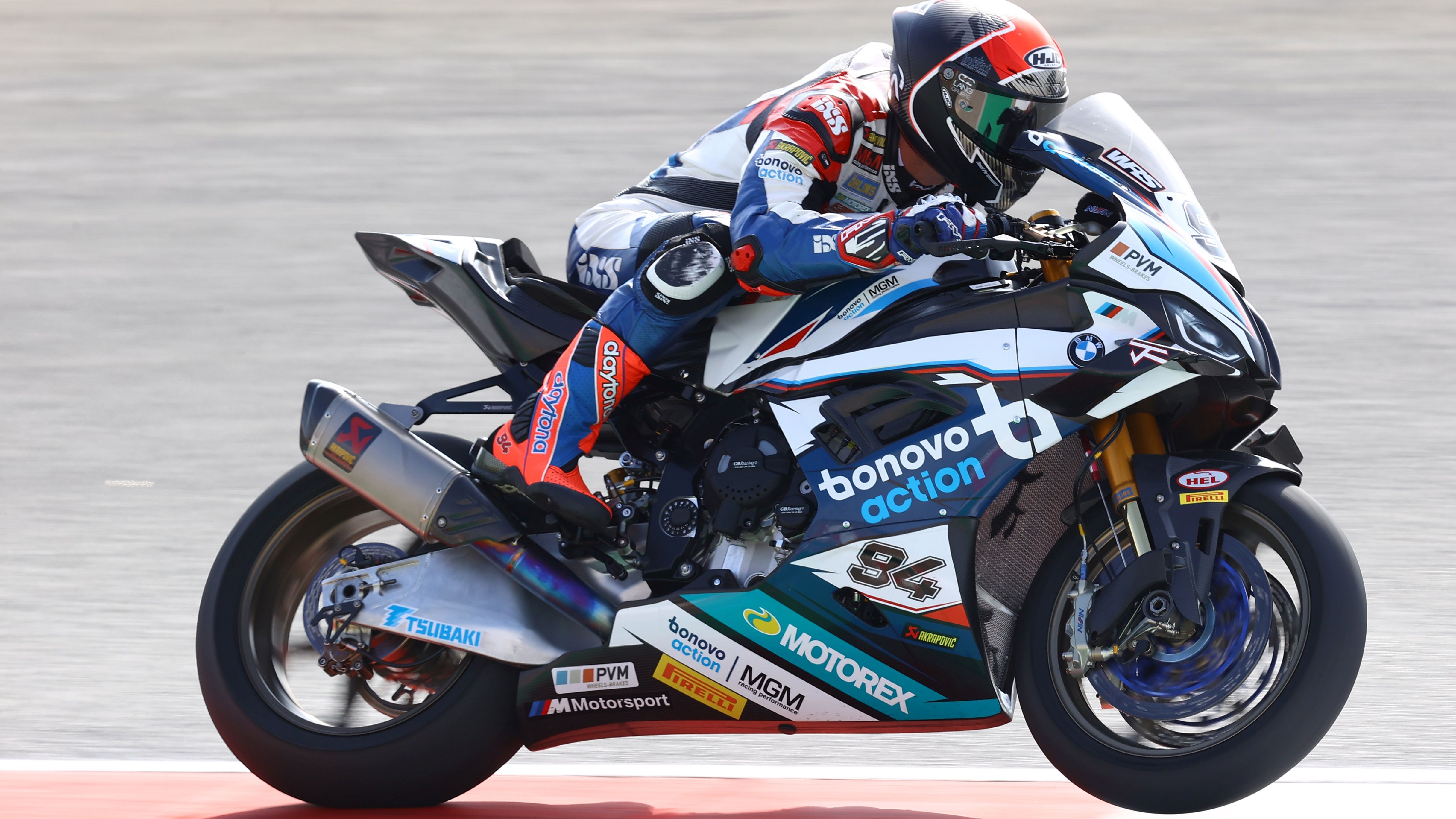 Jonas Folger acelerando con su BMW