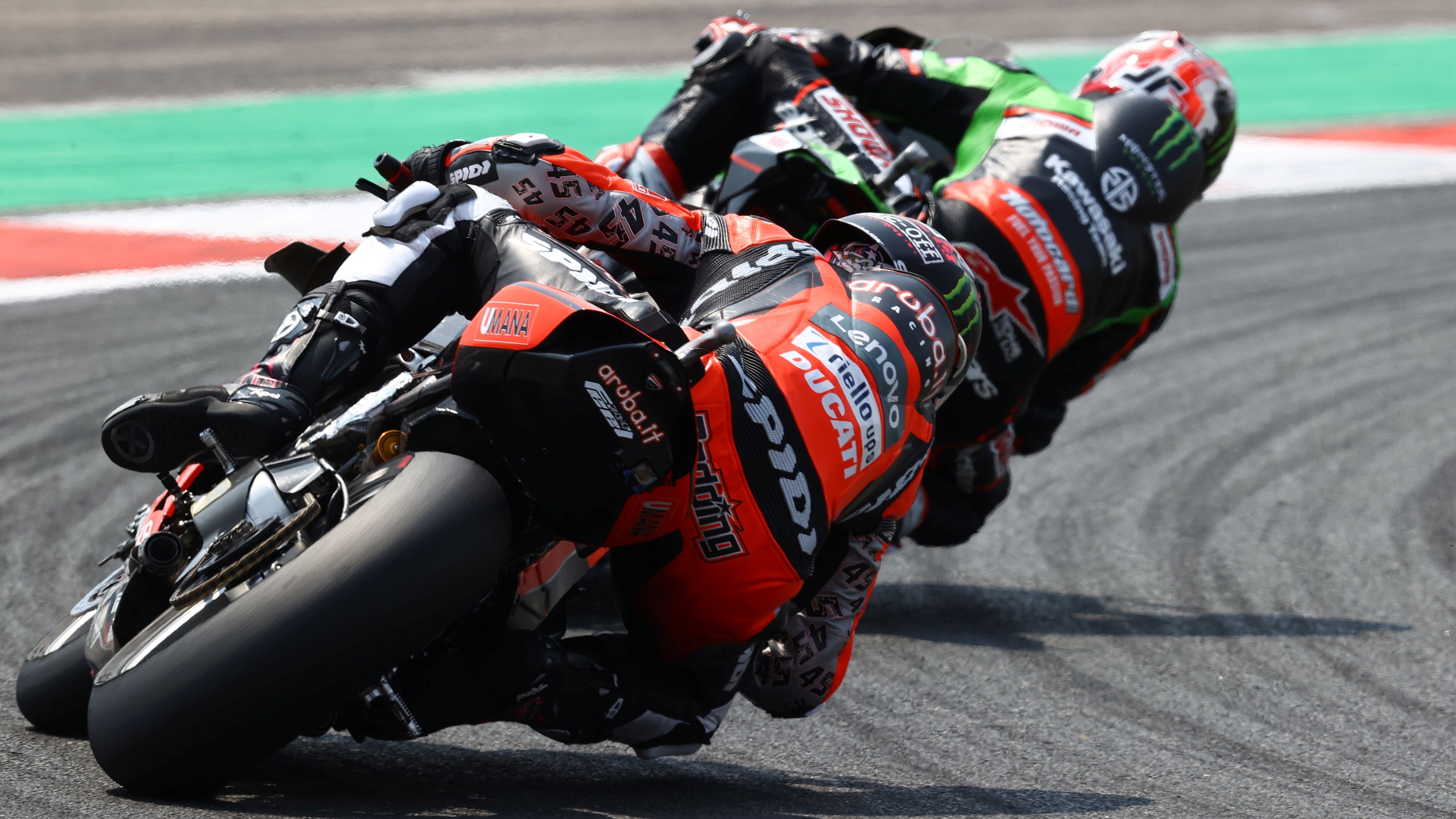 Jonathan Rea seguido muy de cerca por Scott Redding