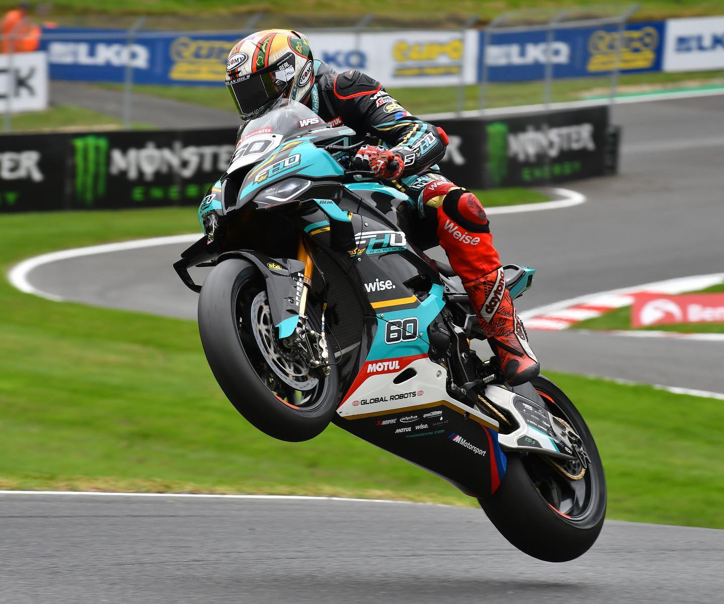 Peter Hickman se llevó dos victorias y un segundo puesto en Cadwell Park