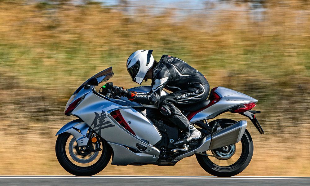 Suzuki Hayabusa: La ergonomía se ha variado para tener una posición 12 mm más corta entre asiento y semimanillares