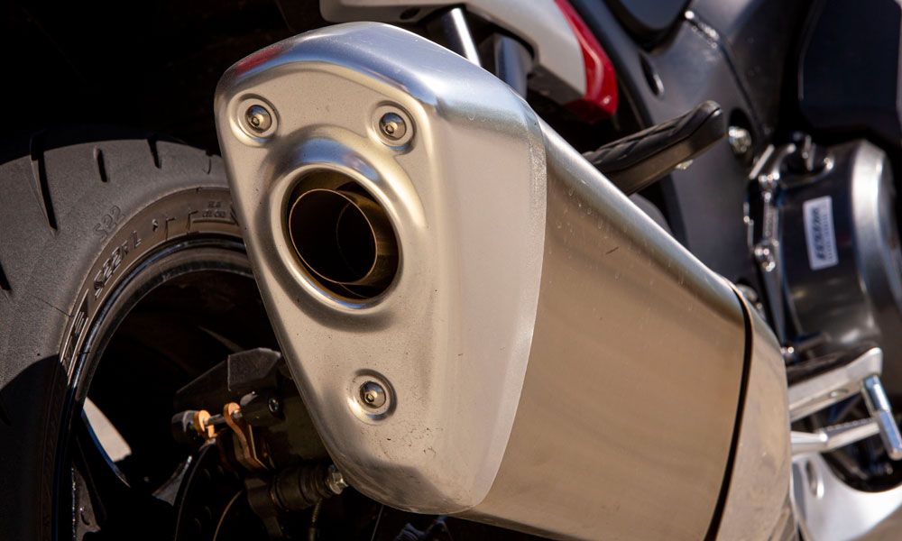 Suzuki Hayabusa: Los silenciadores son ahora más compactos y ligeros.