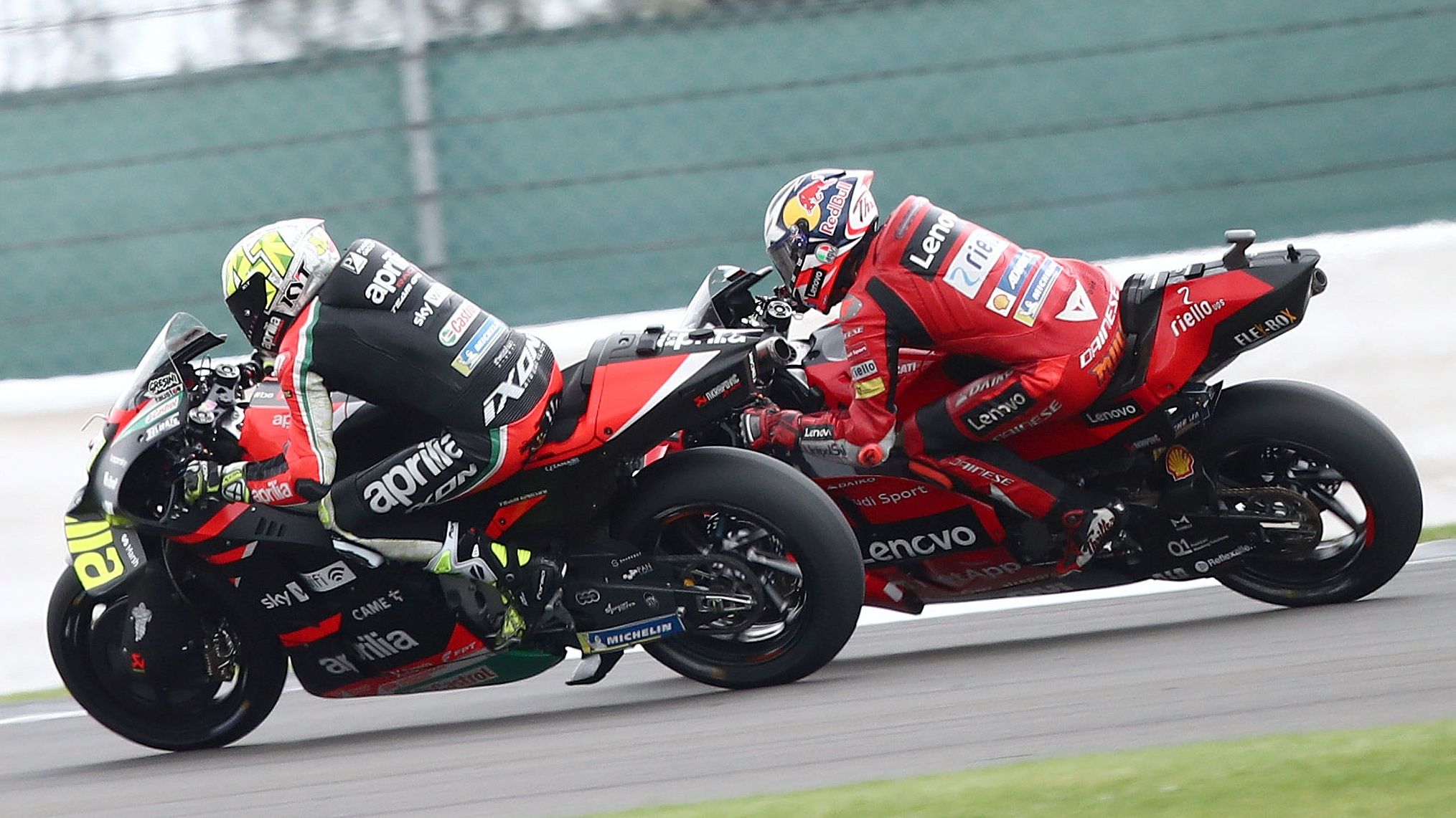 Aleix Espargaró supera a Jack Miller para arrebatarle el podio en Silverstone