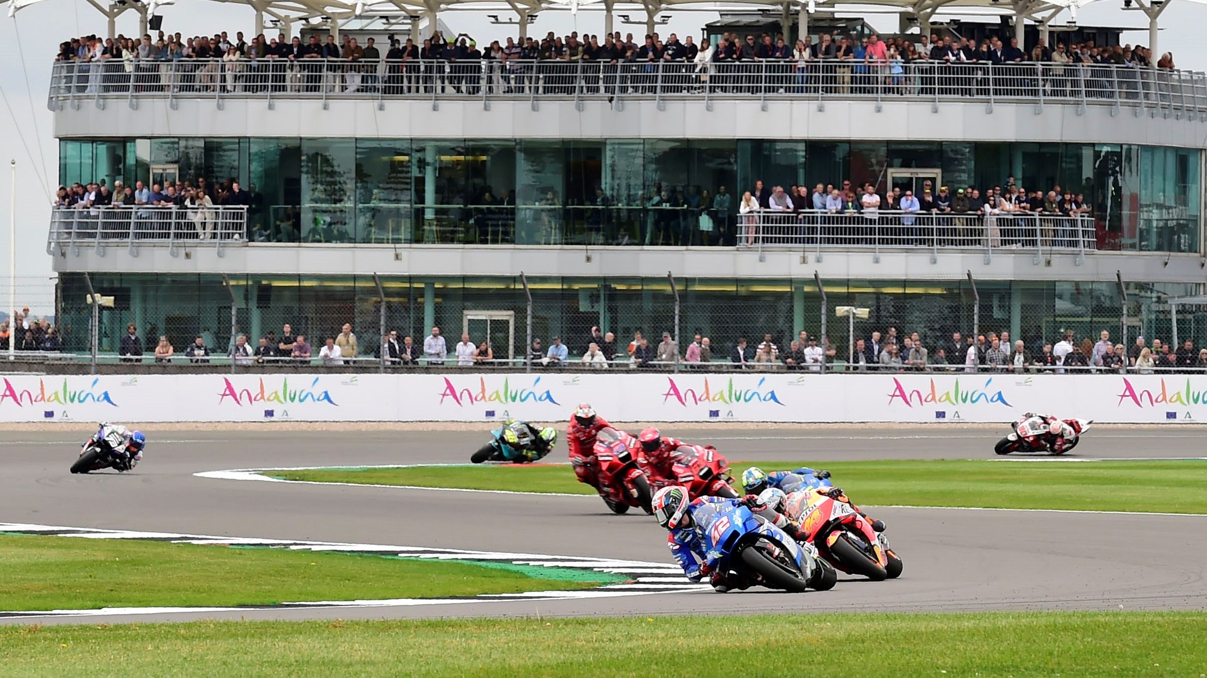 Álex Rins lidera un grupo con Pol Espargaró, Joan Mir, Pecco Bagnaia y Jack Miller