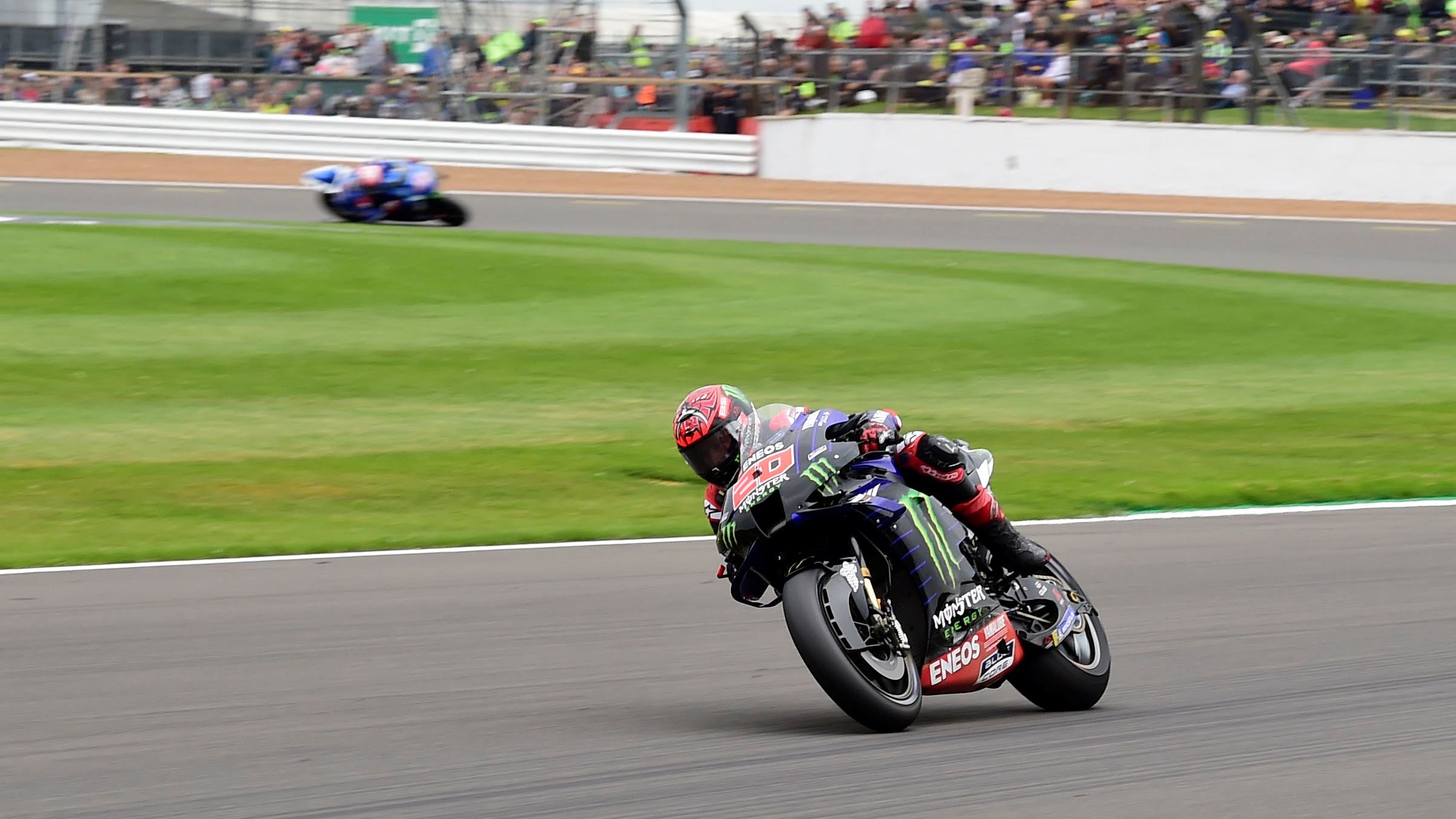 Fabio Quartararo mantiene a Álex Rins en la distancia en Silverstone