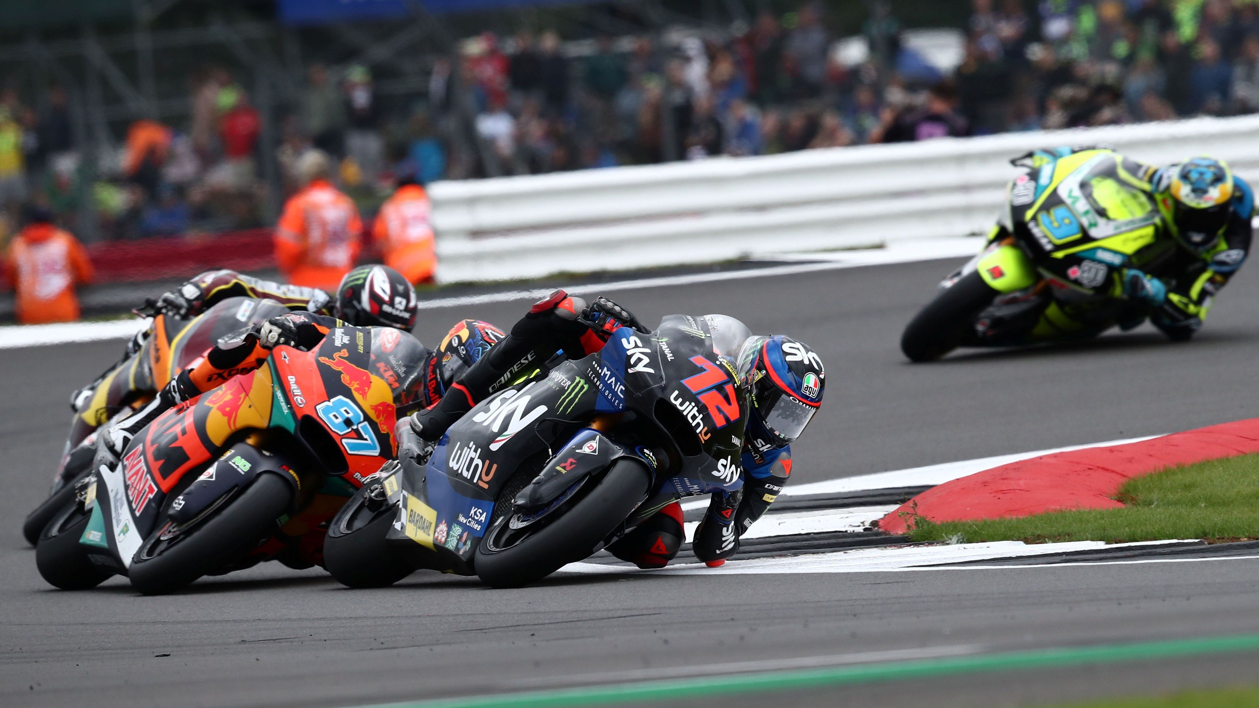 Marco Bezzecchi seguido por Remy Gardner, Sam Lowes y Jorge Navarro