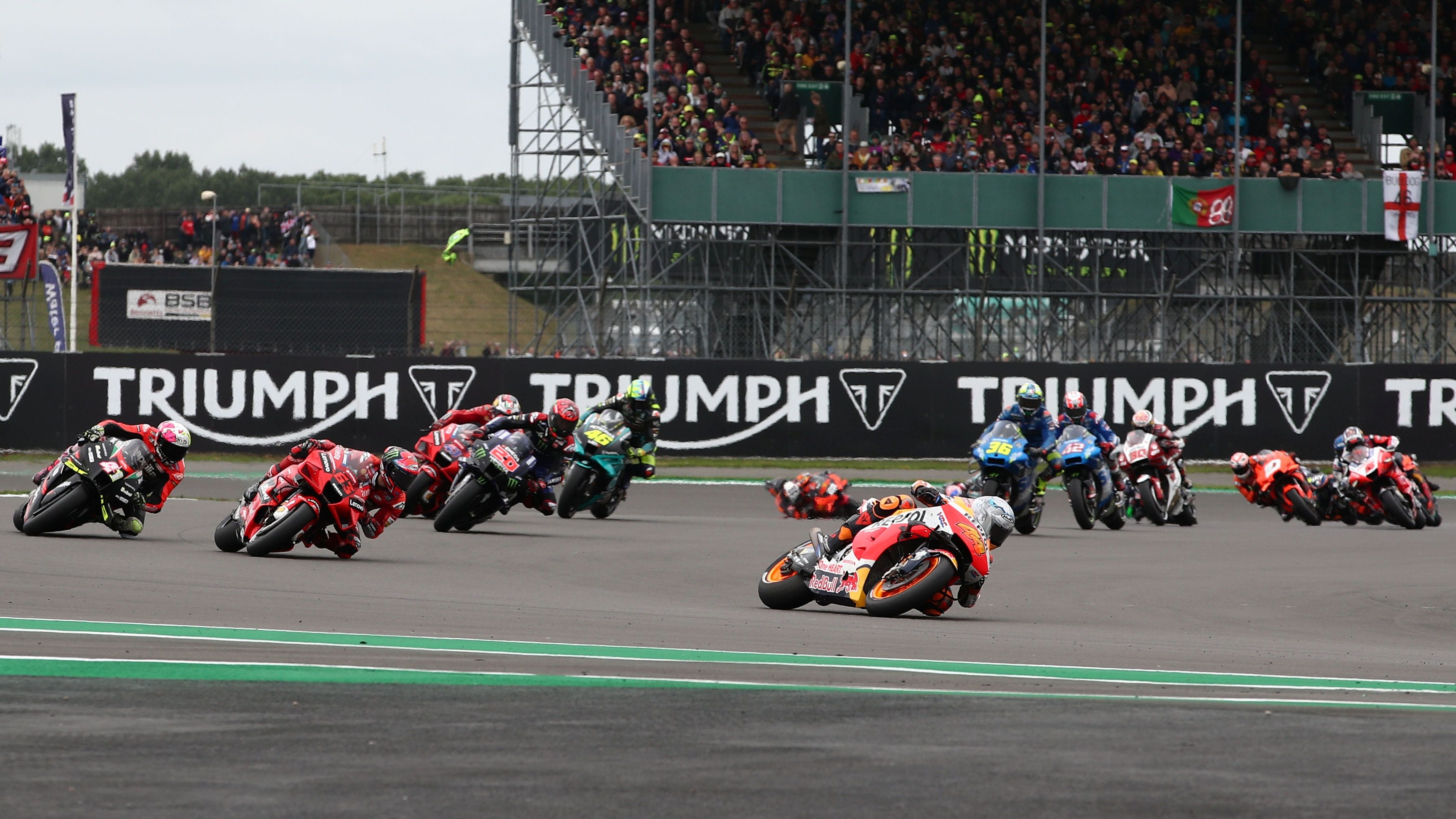 Pol Espargaró comanda en MotoGP mientras Pecco Bagnaia supera a Aleix Espargaró