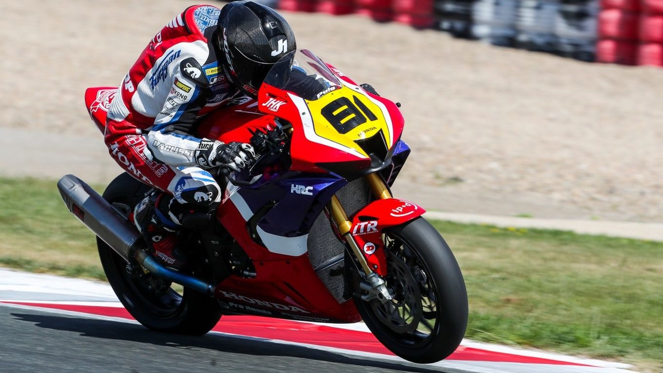 Jordi Torres recorta puntos a Ivo Lopes para mantenerse en la pelea del ESBK Superbike 2021