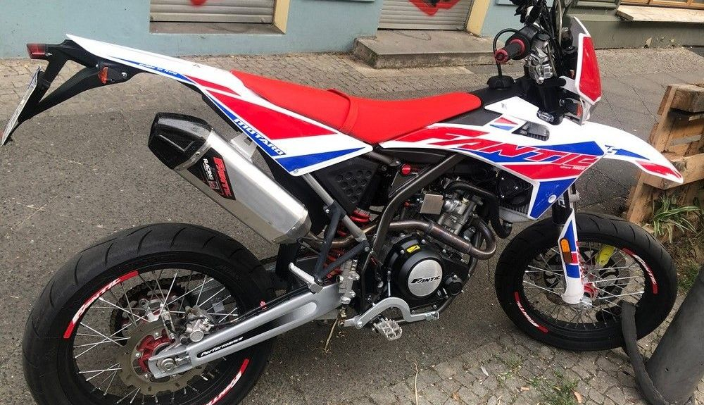 Moto de Supermotard. Fuente: iStock/Cineberg Moto de Supermotard. Fuente: iStock/Cineberg
