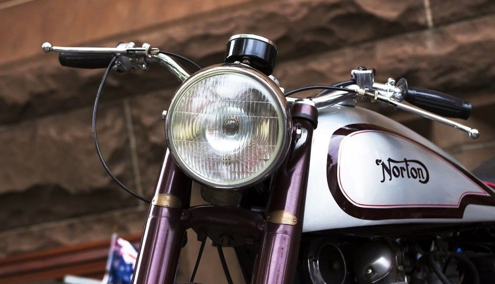 Moto Norton y su famoso logo. Fuente: iStock/imamember Moto Norton y su famoso logo. Fuente: iStock/imamember