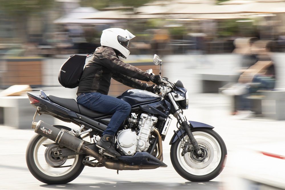 Las motos no pueden pasar de 91 decibelios. Fuente: iStock/AlexLinch