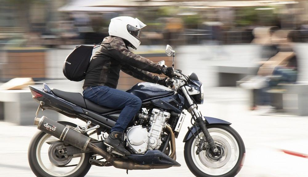 Las motos no pueden pasar de 91 decibelios. Fuente: iStock/AlexLinch