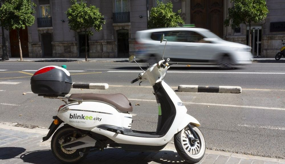 Scooter eléctrico para la ciudad. Fuente: iStock/VSargues Scooter eléctrico para la ciudad. Fuente: iStock/VSargues