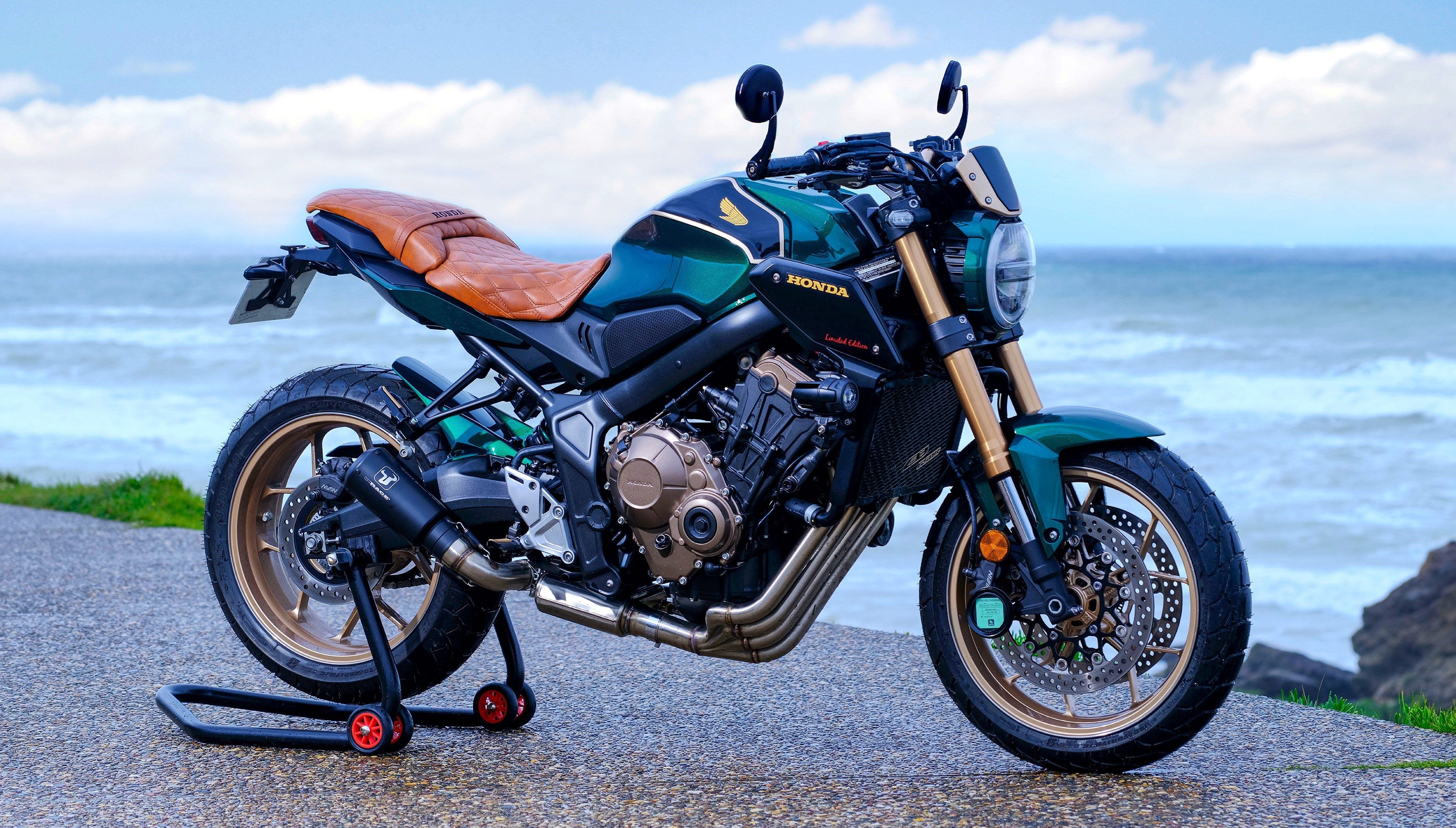 CB650R FOUR FLAT TRACKER by Espace Moto Francia