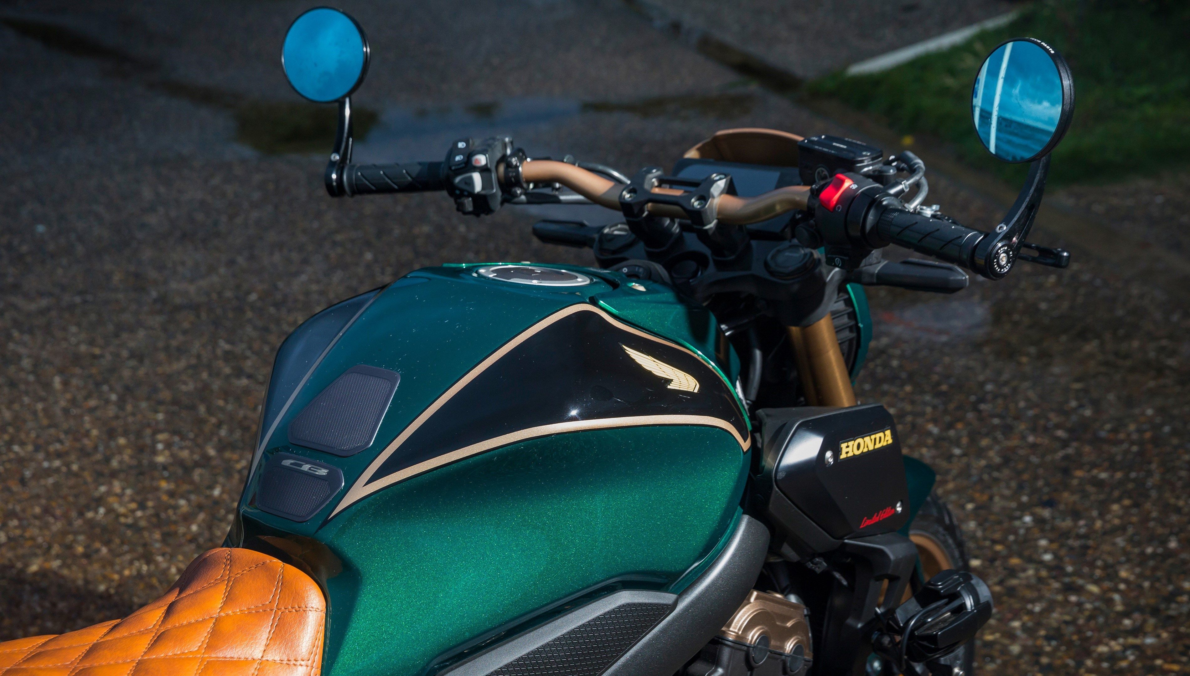 CB650R FOUR FLAT TRACKER by Espace Moto Francia