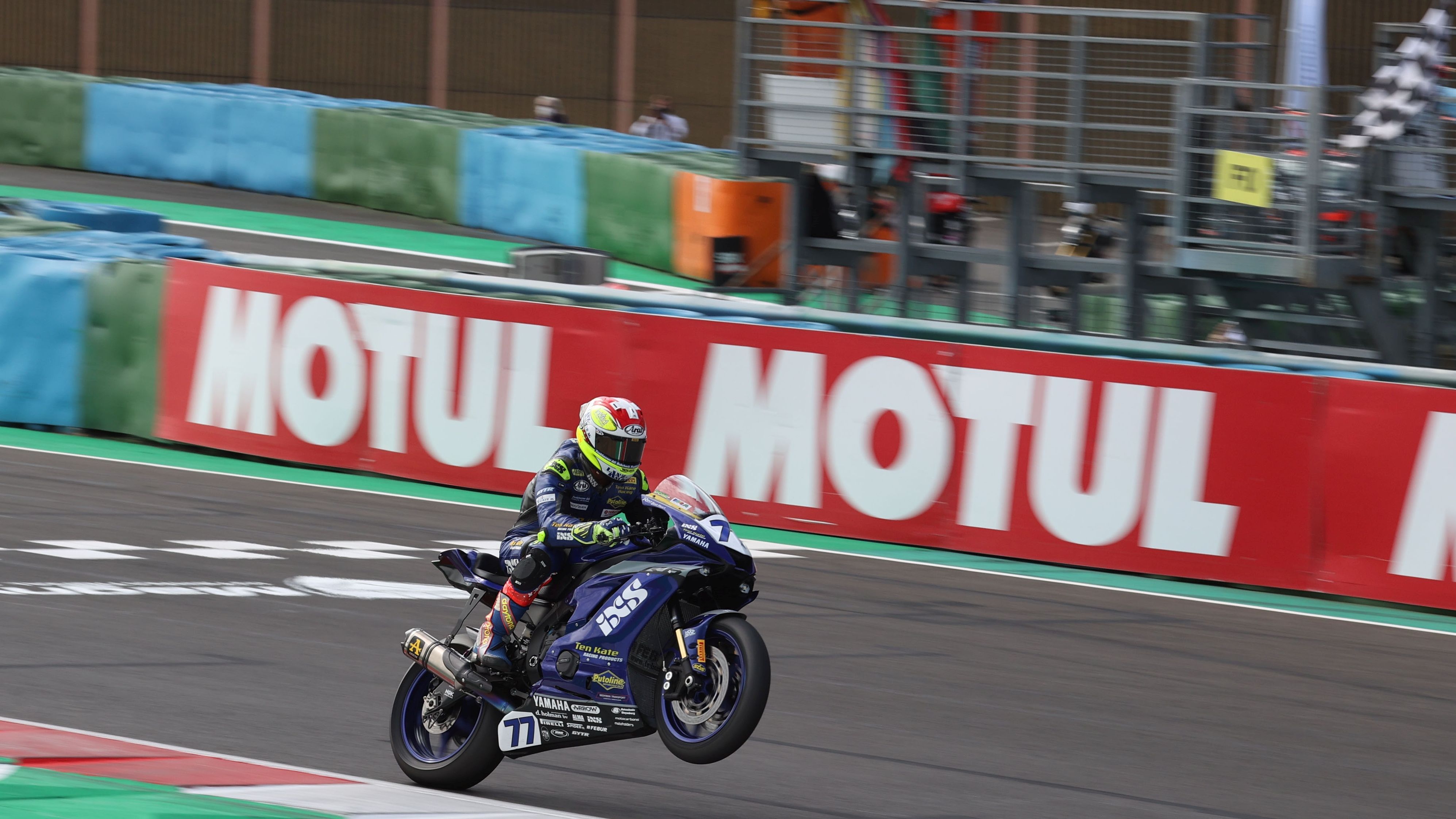 Dominique Aegerter firmaba su cuarta victoria consecutiva en Supersport
