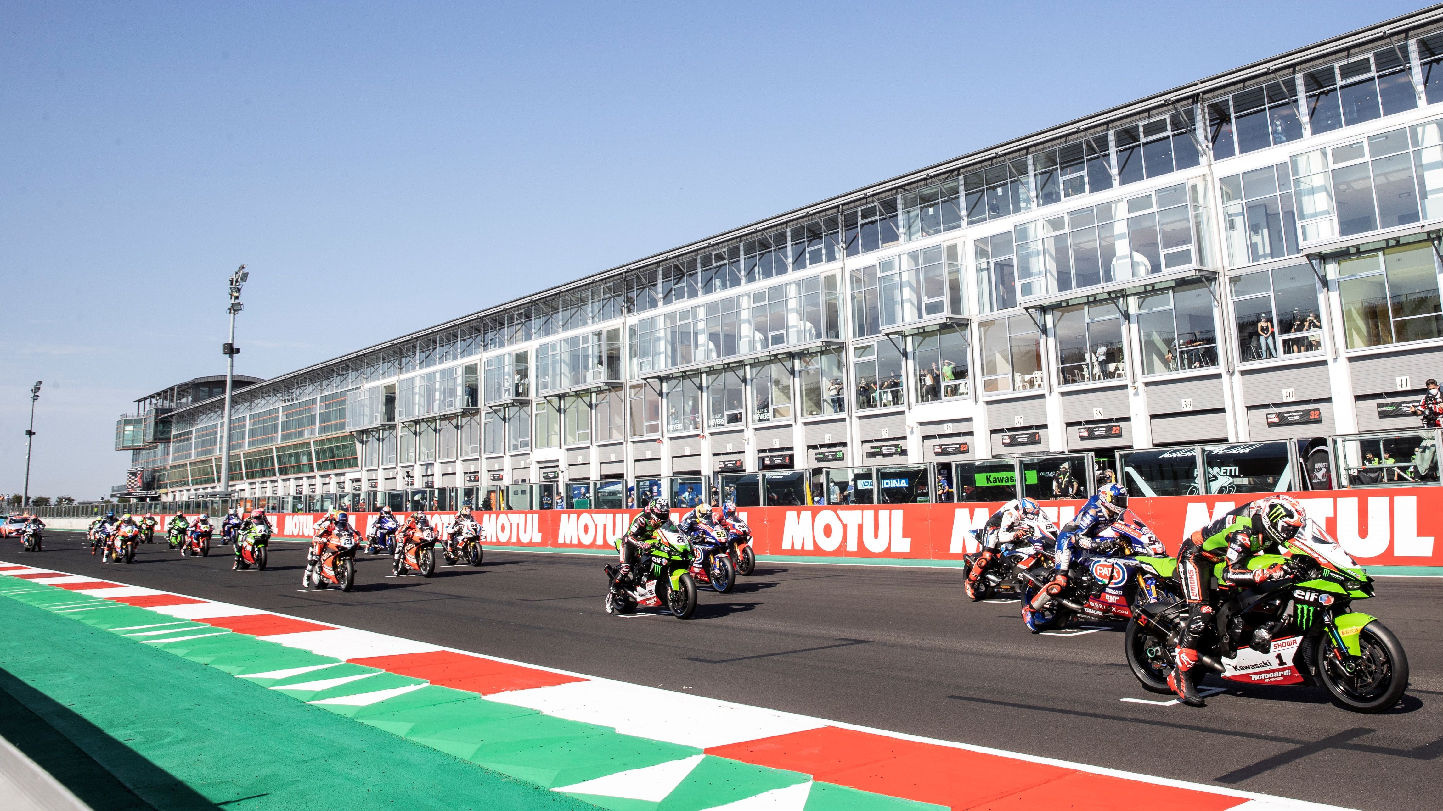 Jonathan Rea en pole justo al darse la salida de la carrera