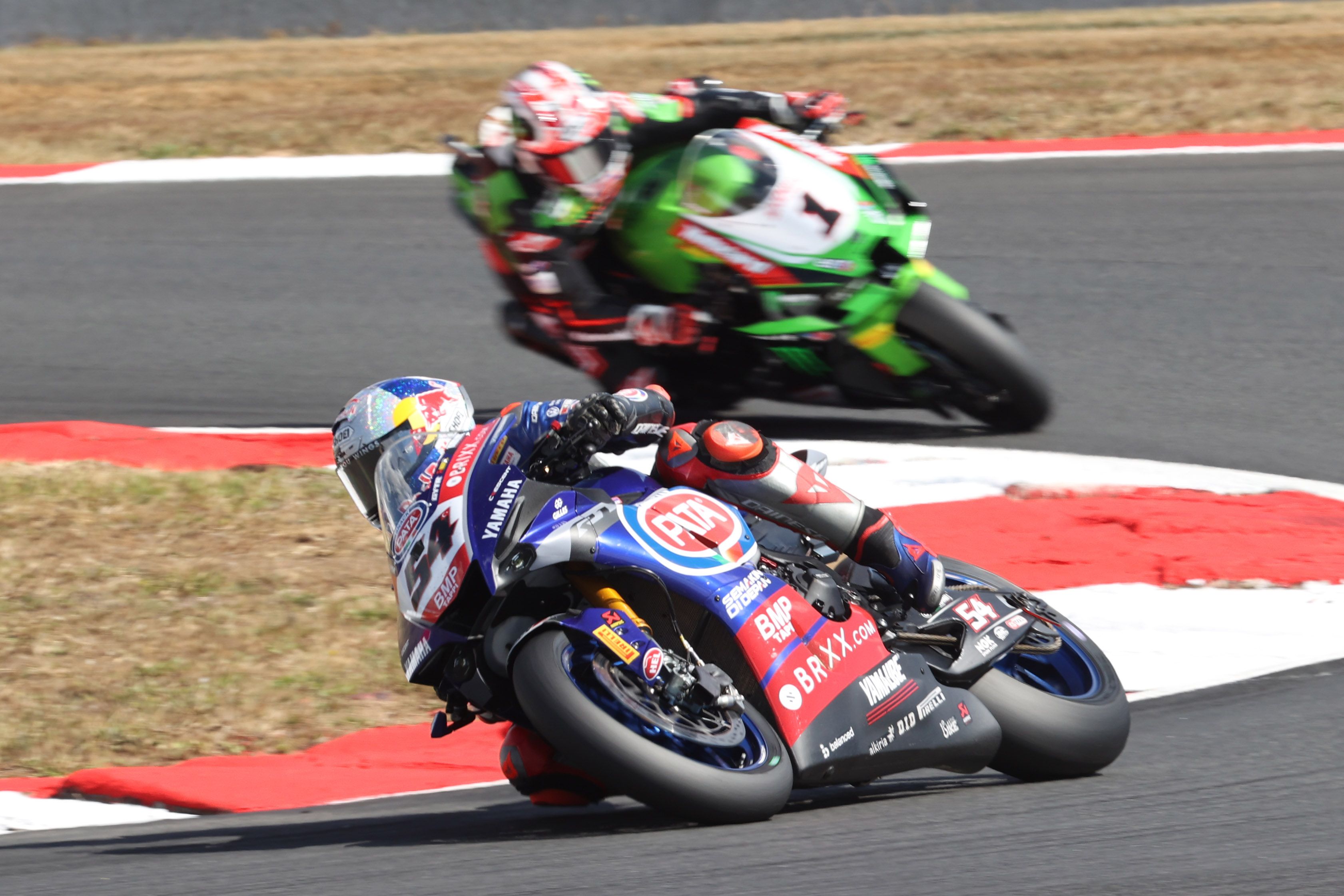 Toprak Razgatlioglu se marcha de Jonathan Rea