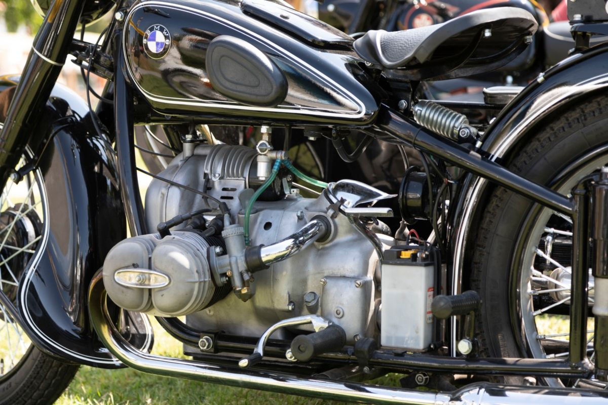 Imagen donde se aprecia parte del chasis de una moto. Fuente: iStock / Photoservice