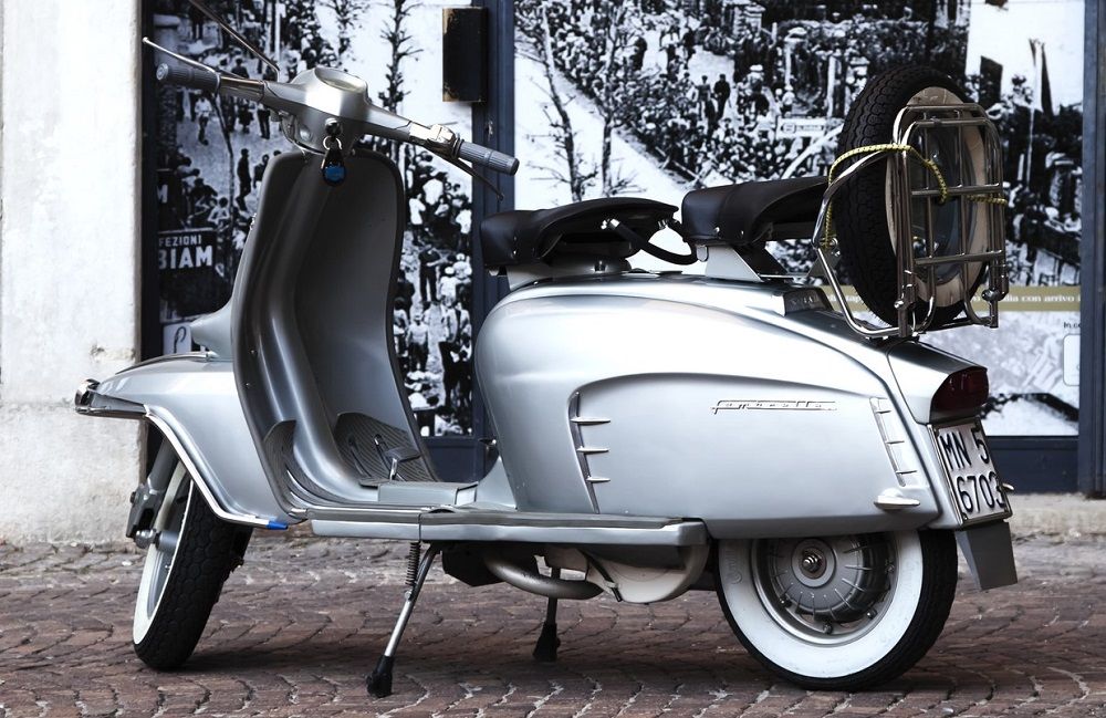Lambretta aparcada. Fuente: iStock/marialba.italia