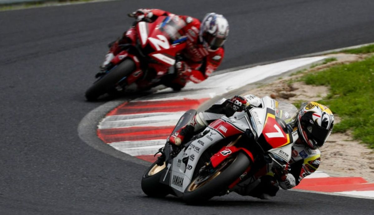 Katsuyuki Nakasuga coge distancia sobre Ryuichi Kiyonari en Okayama Katsuyuki Nakasuga coge distancia sobre Ryuichi Kiyonari en Okayama