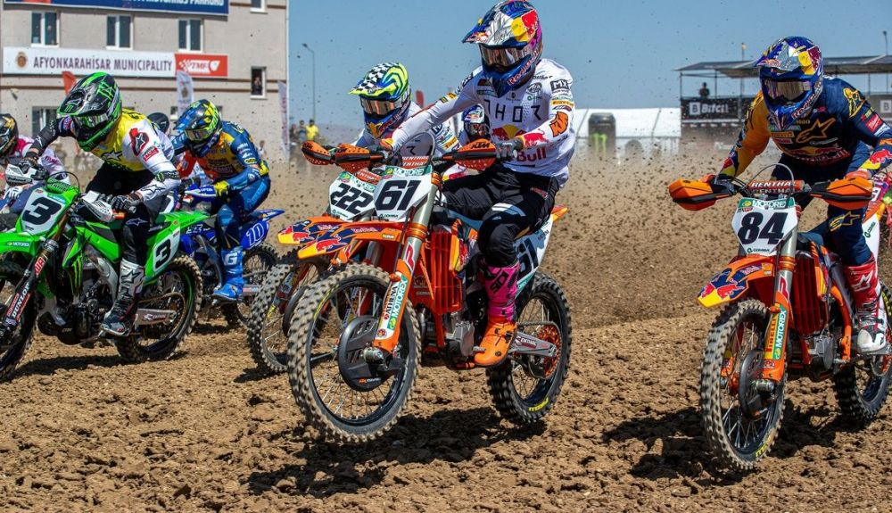 Romain Febvre, Tony Cairoli, Jorge Prado y Jeff Herlings siguen optando al título Romain Febvre, Tony Cairoli, Jorge Prado y Jeff Herlings siguen optando al título