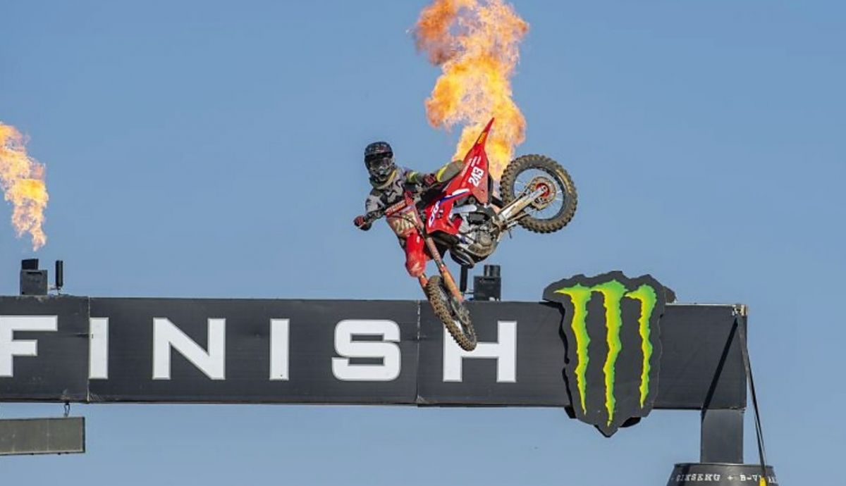 Tim Gajser sigue líder tras ganar la segunda manga Tim Gajser sigue líder tras ganar la segunda manga