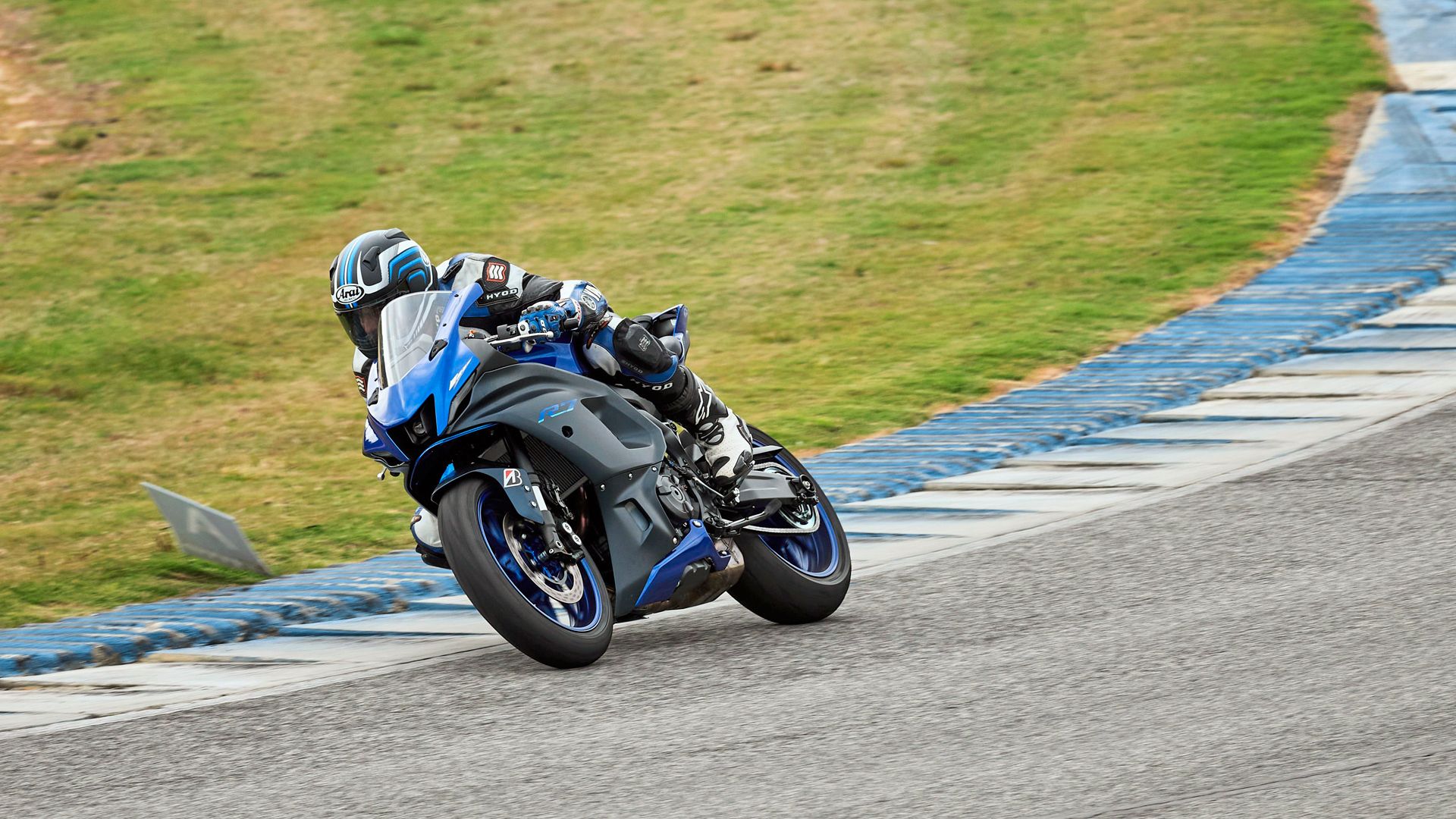 Yamaha R7 2022 (1)