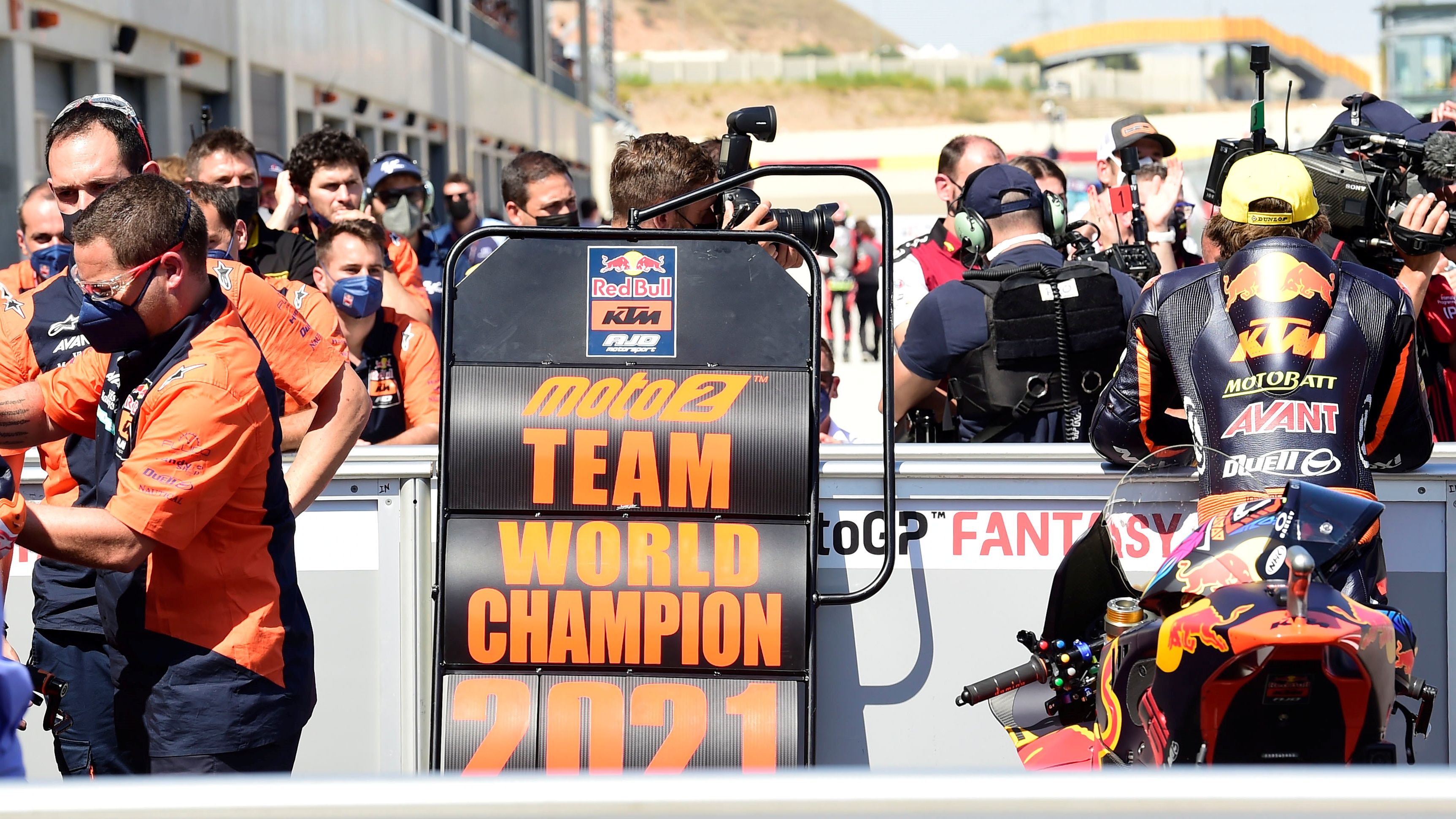 El Red Bull KTM Ajo ya es campeón por equipos de Moto2