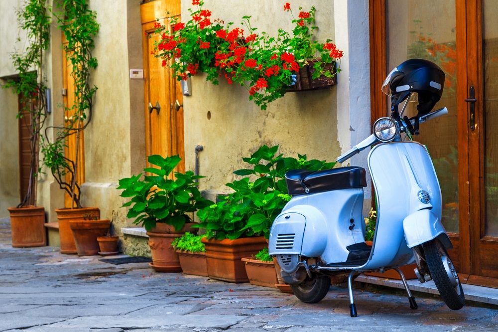 Imagen de una motoneta (o scooter) clásica. Fuente: iStock/Janoka82