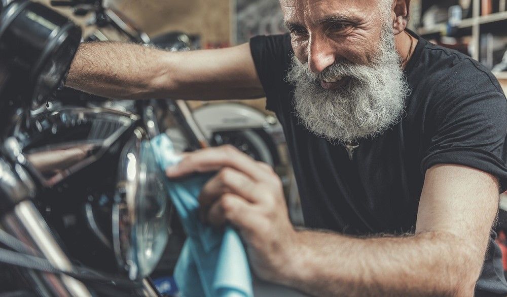 Para reparar arañazoss necesaria mucha paciencia y buena mano. Fuente: iStock/YakobchukOlena