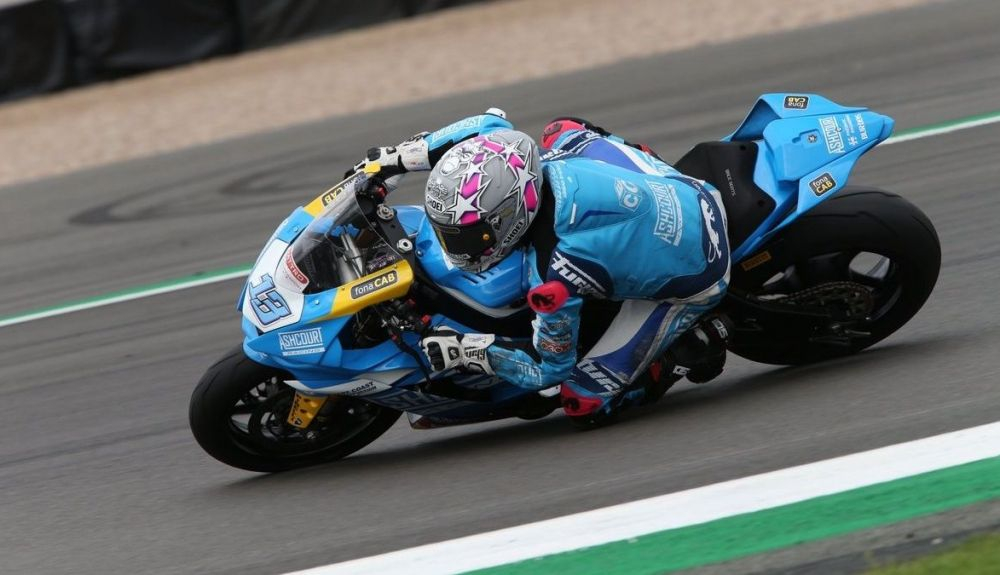 Lee Johnston volvió a hacerse con la victoria en Supersport Lee Johnston volvió a hacerse con la victoria en Supersport