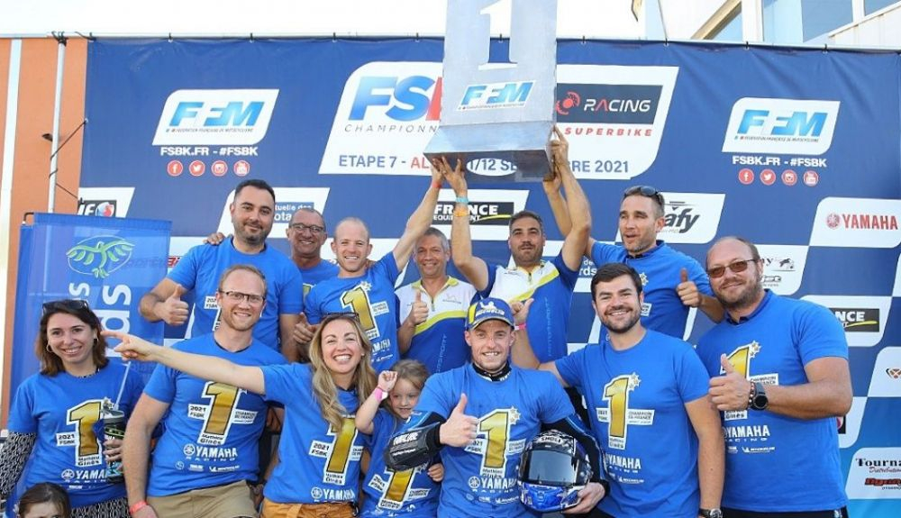 Mathieu Gines y su equipo festejan el título del FSBK 2021