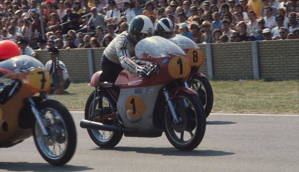 Giacomo Agostini, con la MV Agusta. Fuente: Gold & Goose Giacomo Agostini, con la MV Agusta. Fuente: Gold & Goose