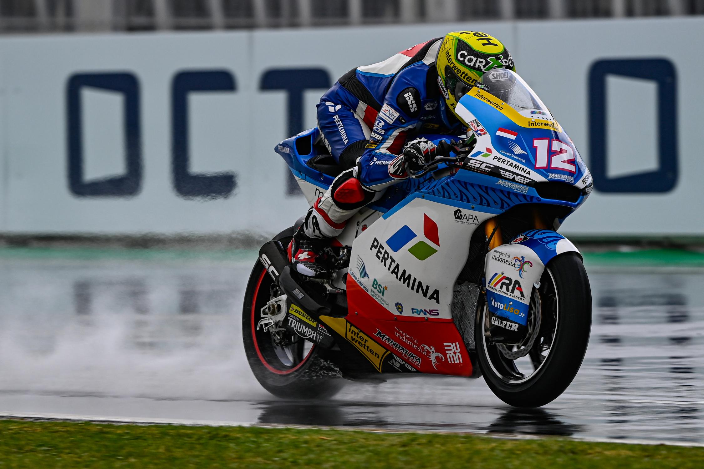 La lluvia rejuvenece a Thomas Lüthi que es el más rápido en Misano